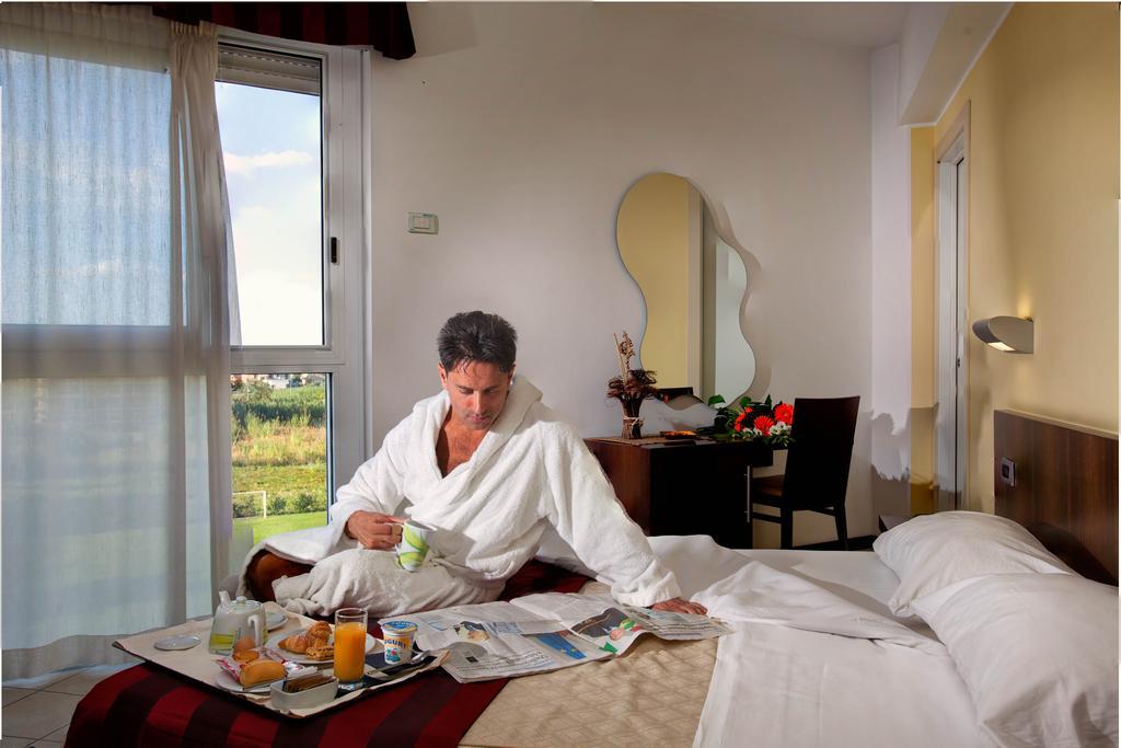 Seapark Spa Resort Giulianova Kamer foto