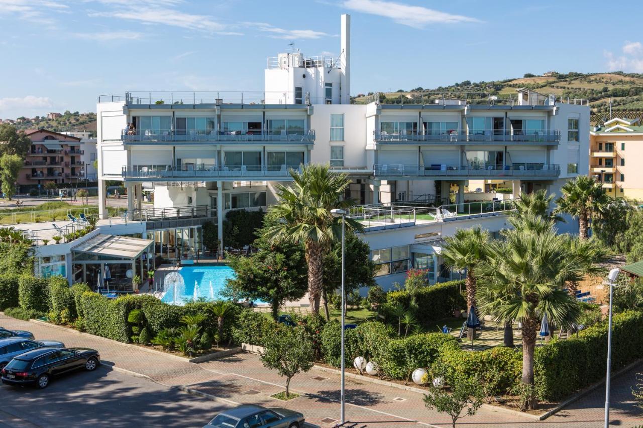 Seapark Spa Resort Giulianova Buitenkant foto